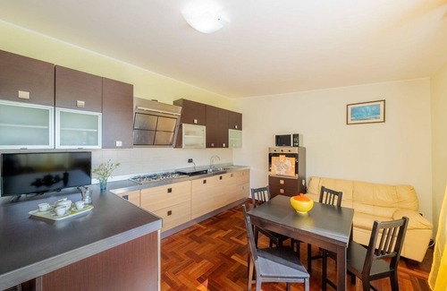 Silvi Villa | Nice apartment in villa for 4 guests with WIFI, A/C, pool, TV, patio and pets allowed