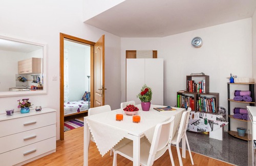 Vinjerac Apartment | Nice apartment in Vinjerac with kitchen