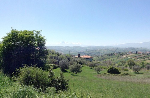 Tortoreto Apartment | Nice apartment for 6 guests with hot tub, pool, WIFI, TV, terrace, pets allowed and parking