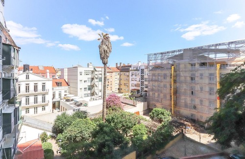 Alcantara Apartment | Nice apartment under April 25th Bridge for 4 people with a balcony