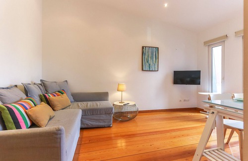 Alcantara Apartment | Nice apartment under April 25th Bridge for 4 people with a balcony