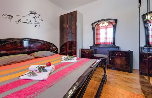 Kastel Sucurac Condo | Nice apartment with a large garden and BBQ between Split and Trogir