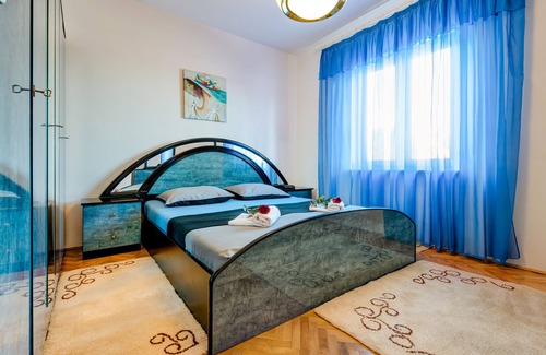 Kastel Sucurac Condo | Nice apartment with a large garden and BBQ between Split and Trogir