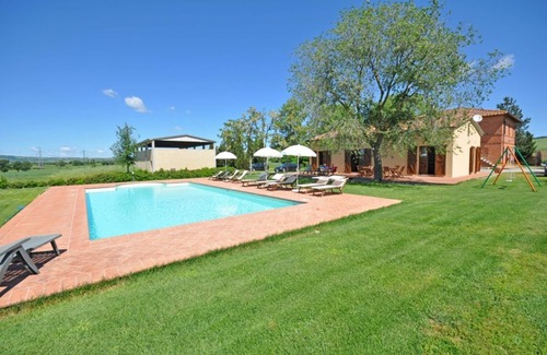 Gallina Apartment | Nice apartment with WIFI, pool, TV, panoramic view and parking, close to Montepulciano