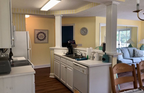 Calabash Apartment | Nice apartment with golf course view in prestigious Brunswick Golf. Fits 4.