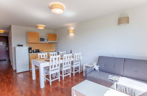 Cassen Apartment | Nice apartment with pool, internet, TV, terrace, pets allowed, panoramic view and parking
