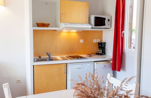 Cassen Apartment | Nice apartment with pool, internet, TV, terrace, pets allowed, panoramic view and parking