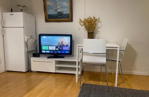 Oslo Apartment | Nice Apartment with1 bedroom Separate living room with a sofa bed and a tiny kitchen a bathroom located in Nordstrand near by the Sea for 3 guests with a garden and grill with sea view just outside the apartment