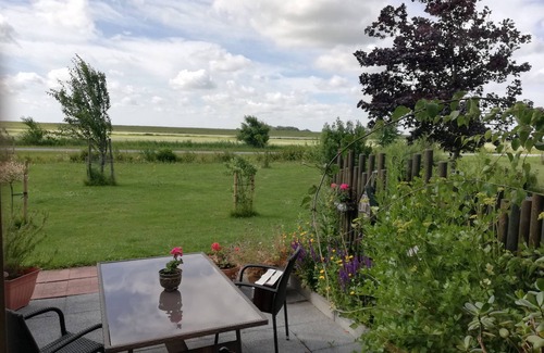 Osterhever Apartment | Nice, bright apartment right on the North Sea coast