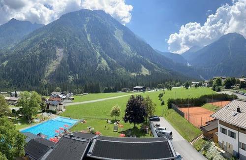 Krimml Apartment | Nice bright apartment in Krimml village, free WiFi, TV, 4 beds, fitted kitchen