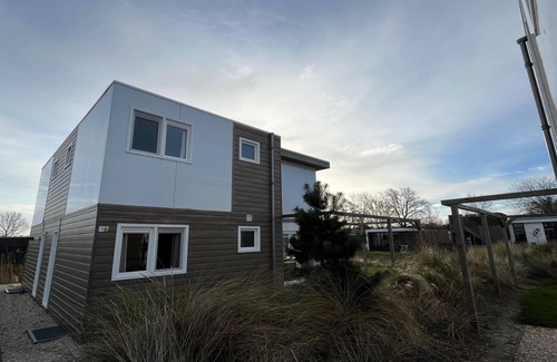 Municipality of Hellevoetsluis Villa | Nice chalet at 4.5 km. from Rockanje