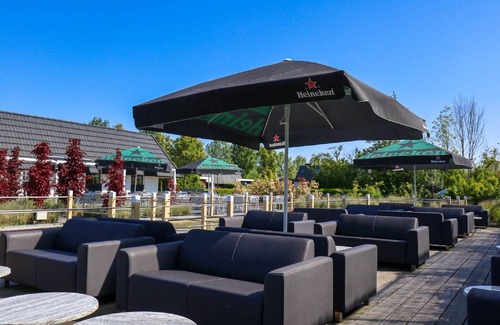 Breskens Ski Chalet | Nice chalet with beach at 600 m.