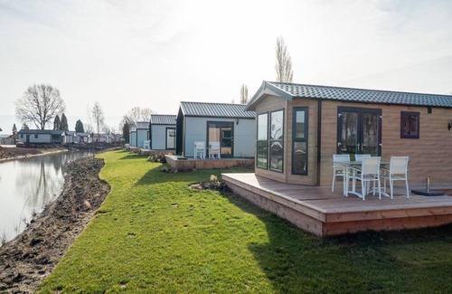 Kerkdriel Ski Chalet | Nice chalet with dishwasher, near the river Maas