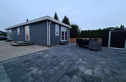 Lathum Ski Chalet | Nice chalet with dishwasher in a holiday park