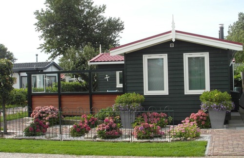 Hippolytushoef Villa | Nice chalet with garden, near the Wadden Sea
