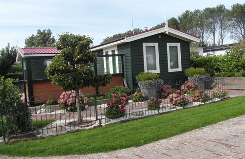 Hippolytushoef Villa | Nice chalet with garden, near the Wadden Sea