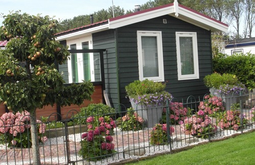 Hippolytushoef Villa | Nice chalet with garden, near the Wadden Sea