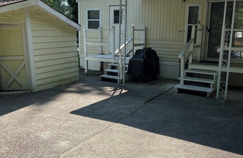 Birch Bay Cottage | Nice clean cottage close to pool and beach.