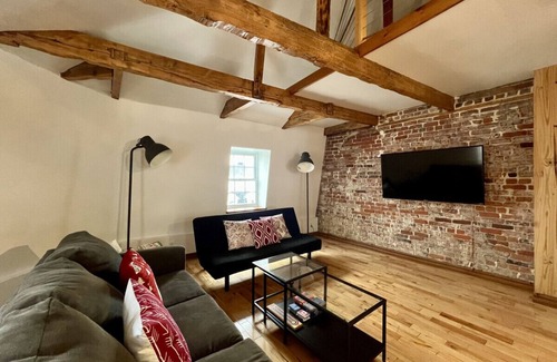 Saint-Jean-Baptiste Apartment | Nice condo with mezzanine floor and terrace.