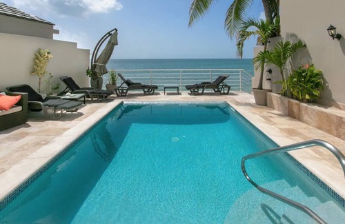Beacon Hill House | Nice & Cosy 3BR Villa with private pool/Ocean View and beach access