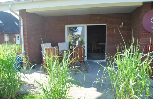 Neufeld House | Nice cottage on the dike