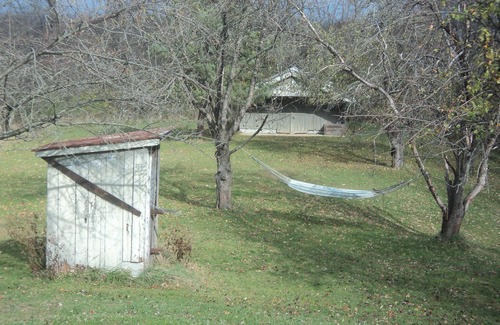 Petersburg House | NICE COUNTRY HOME THAT IS IN A PEACEFUL SURROUNDING THAT HAS PLENTY OF RELAXATIO
