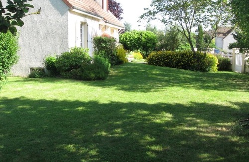 Saint-Germain-les-Corbeil Apartment | Nice one-room studio in a detached house 30km from Paris