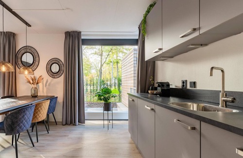 Zon en Schild House | Nice holiday home in a wooded area