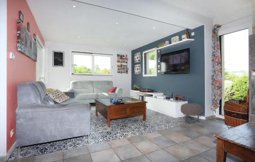 Montreuil-sous-Perouse House | Nice Home In Montreuil-Sous-Pérouse