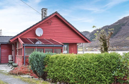 Vindafjord House | Nice home in ølensvåg with kitchen