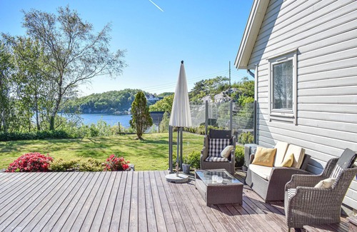 Tysvaer House | Nice home in Aksdal with house sea view