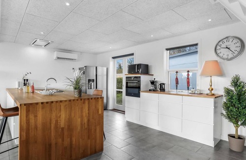 Allinge House | Nice home in Allinge with kitchen