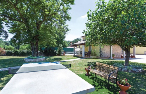 Cere House | Nice home in Badnjevari with WiFi
