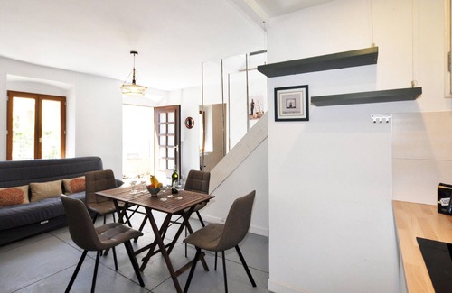 Bizanet House | Nice home in Bizanet with kitchen