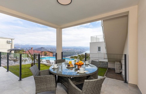 Bregi House | Nice home in Bregi with house sea view