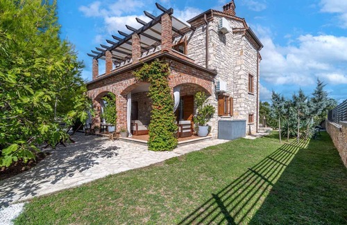 Cabrunici House | Nice home in Cabrunici with WiFi
