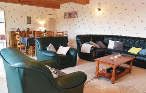 Canchy House | Nice Home In Canchy With Kitchen