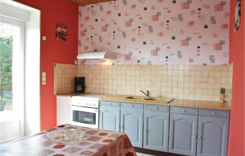 Canchy House | Nice Home In Canchy With Kitchen