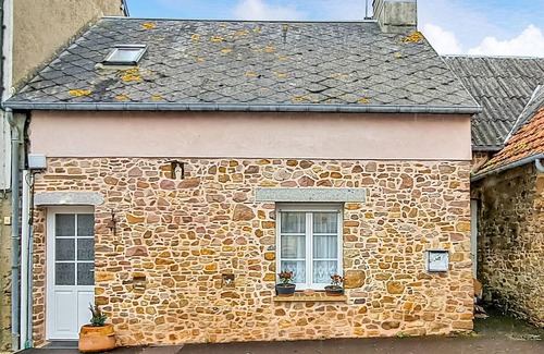 Creances House | Nice home in Créances with WiFi