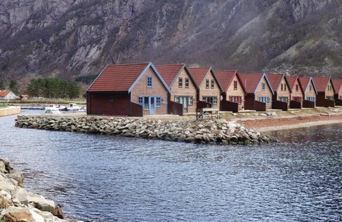 Gjesdal House | Nice home in Dirdal with kitchen