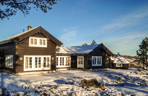 Tørdal House | Nice home in Drangedal with kitchen