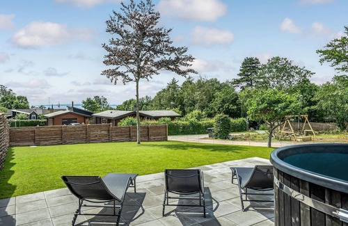 Lyngsbæk Strand House | Nice home in Ebeltoft with WiFi
