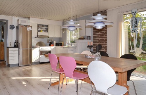 Sjaelborg House | Nice home in Esbjerg V with WiFi