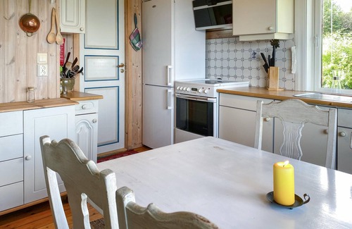 Gjengstoa House | Nice home in Farstad with WiFi