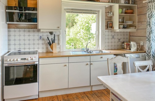 Gjengstoa House | Nice home in Farstad with WiFi