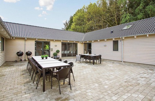 Fjellerup Strand House | Nice home in Glesborg with kitchen