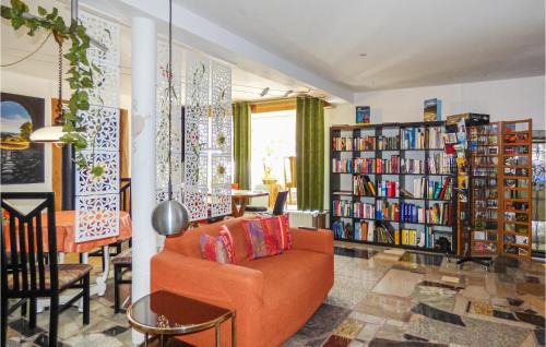 Randegg House | Nice Home In Gottmadingen With Wifi