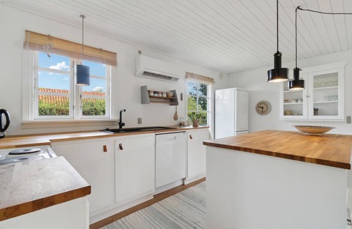 Gudhjem House | Nice home in Gudhjem with kitchen
