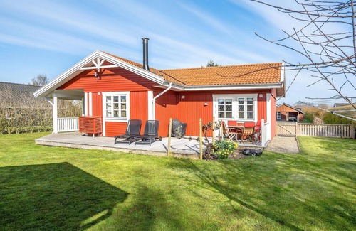 Flovt Strand House | Nice home in Haderslev with kitchen