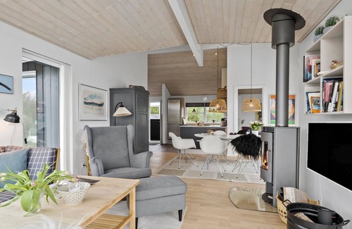 Diernæs House | Nice home in Haderslev with lake view